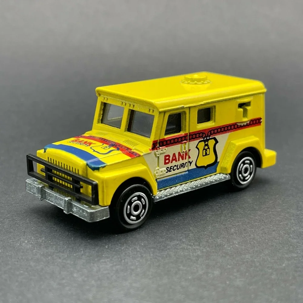 Majorette Armored Bank Security Armored Car Delivery Truck Graphics Diecast 1/57